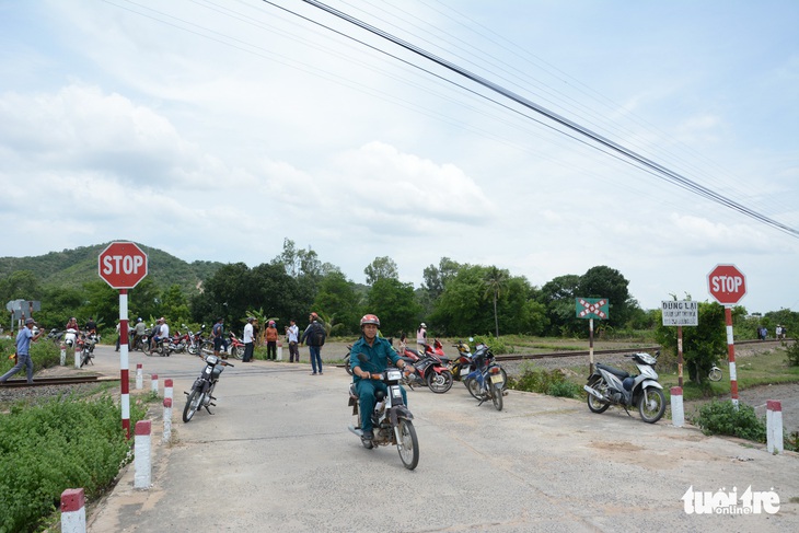 Vụ tai nạn tàu SE27: 2 chị em chết thương tâm trên đường đi thăm nội bệnh - Ảnh 3.