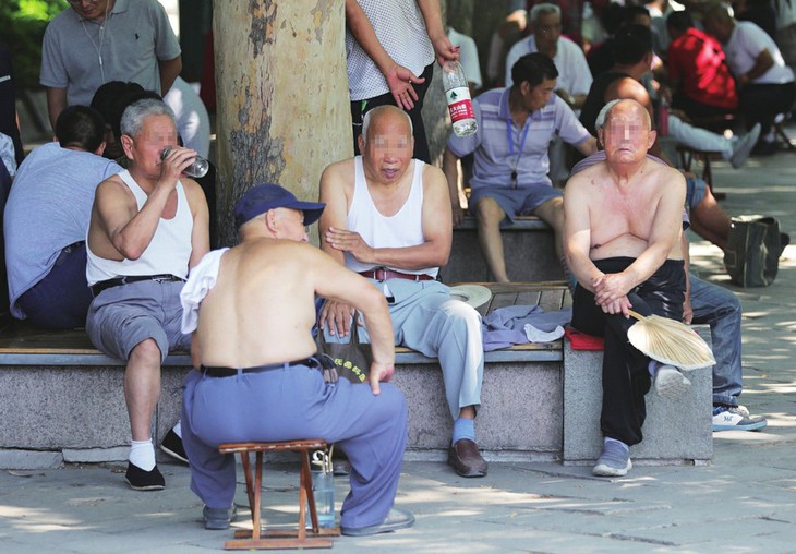 Tế Nam yêu cầu đàn ông không bikini Bắc Kinh, hở bụng, lòi rốn - Ảnh 1. Tế Nam yêu cầu đàn ông không bikini Bắc Kinh, hở bụng, lòi rốn - Ảnh 1.