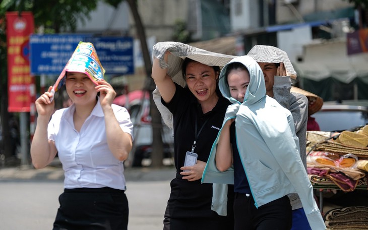 Miền Bắc ngày nắng nóng, chiều tối mưa dông đến giữa tuần