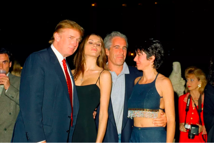 Tỉ phú Jeffrey Epstein bị bắt vì tấn công tình dục 30 trẻ vị thành niên - Ảnh 2.