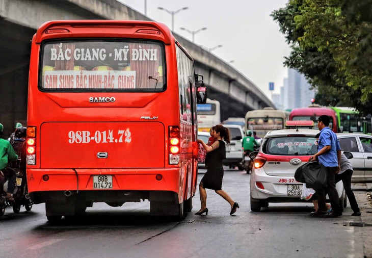 Giám đốc Công an TP Hà Nội: Chưa có giải pháp đột biến chặn xe dù, bến cóc - Ảnh 2.