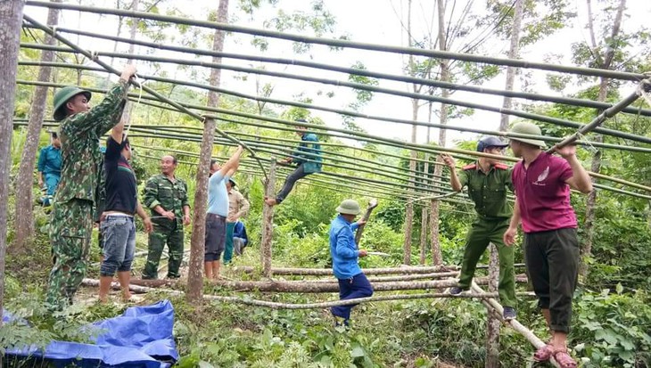 Hàng nghìn đoàn viên, thanh niên giúp dân dọn dẹp sau lũ - Ảnh 4.