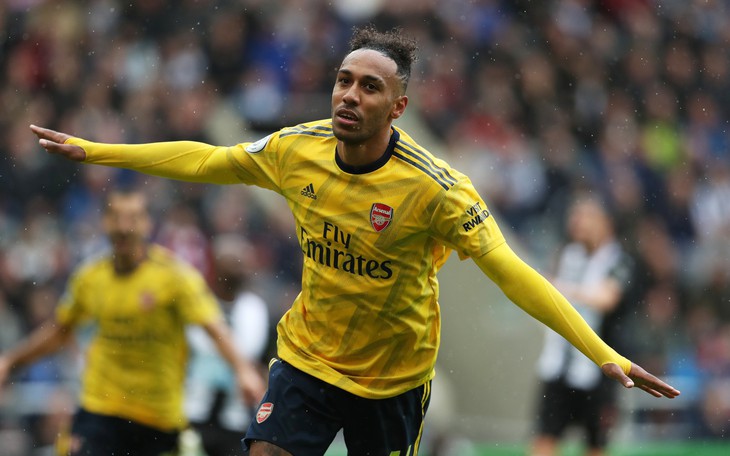 Aubameyang tỏa sáng, Arsenal mở màn mùa giải suôn sẻ