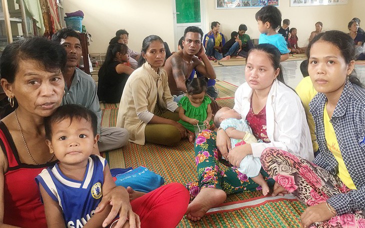 Mưa lớn kéo dài làm cho một số đường ở đảo Phú Quốc ngập cục bộ - Ảnh 3.