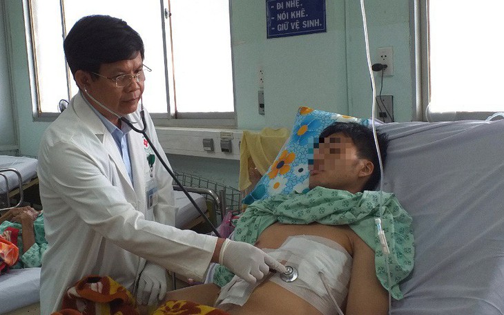 Cứu tài xế xe công nghệ bị vết thương xuyên tim, nguy kịch - Ảnh 1.