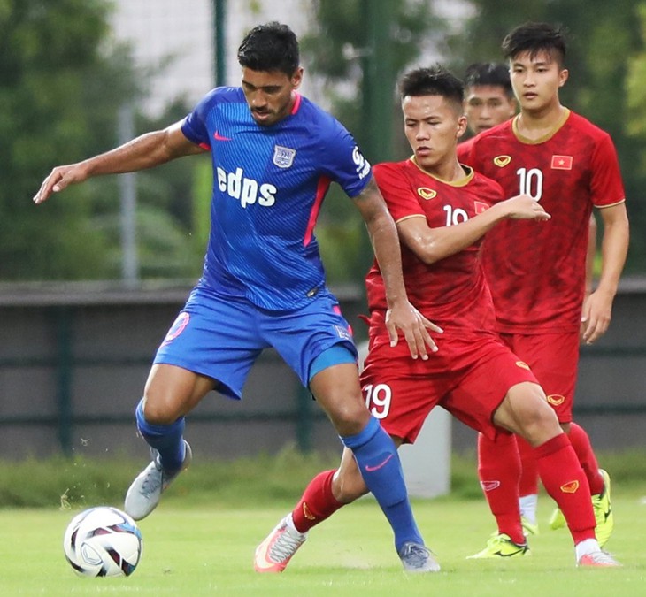 Martin Lo ghi bàn, U22 Việt Nam đánh bại CLB Kitchee SC 2-0 - Ảnh 3.