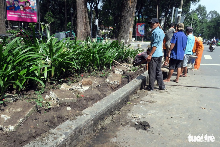 Cải tạo công viên 30-4, giữ lại bó vỉa đá xanh lâu năm - Ảnh 1.