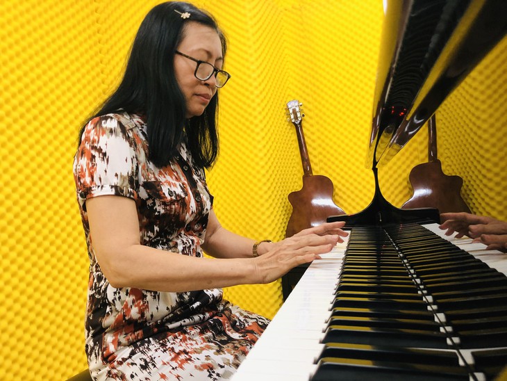 Cử nhân Anh văn 63 tuổi đậu đại học chính quy ngành piano - Ảnh 1.