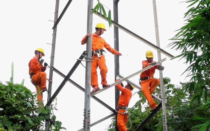 Bắt nghi phạm trộm 70 thanh giằng trên trụ điện cao thế