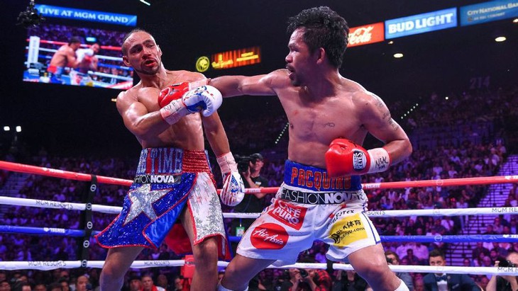 Quần thi đấu của Pacquiao trong trận thắng Thurman được bán với giá 575 triệu - Ảnh 1.