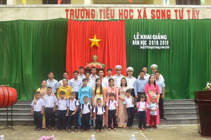 Tôi đi dạy học ở Trường Sa - Kỳ 2: Thương lắm tiếng trẻ nơi đảo xa - Ảnh 2.