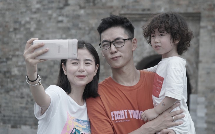 Camera trượt xoay của Galaxy A80 ‘lấy lòng’ các vlogger bằng cách nào?