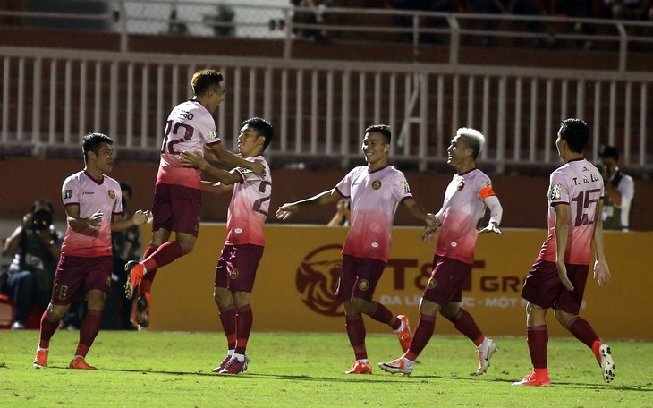 Thắng 2-0 từ sút xa, CLB Sài Gòn đẩy Thanh Hóa xuống vị trí nguy hiểm - Ảnh 2.