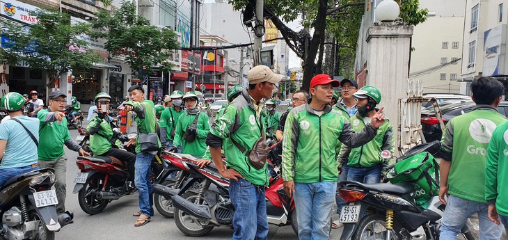 Grab tạm dừng thu thuế 60.000 đồng/ngày của tài xế - Ảnh 2.