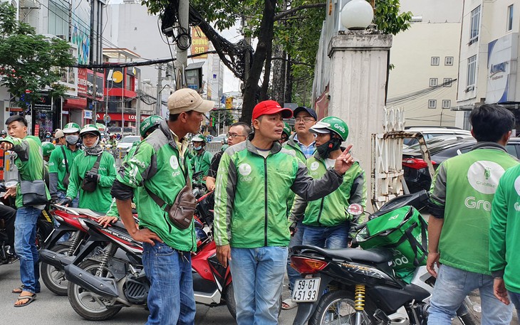 Grab tạm dừng thu thuế 60.000 đồng/ngày của tài xế