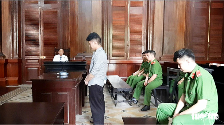 Hai anh em đâm chết lái xe cứu hộ trong đêm lãnh án - Ảnh 1. Hai anh em đâm chết lái xe cứu hộ trong đêm lãnh án - Ảnh 1.