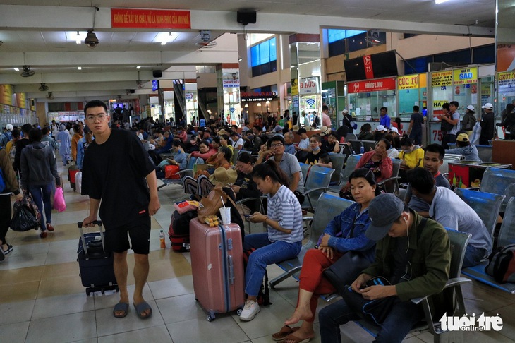 Đường về miền Tây tăng 200%, đi miền Đông vắng vẻ, Tân Sơn Nhất thông thoáng - Ảnh 9. Đường về miền Tây tăng 200%, đi miền Đông vắng vẻ, Tân Sơn Nhất thông thoáng - Ảnh 9.