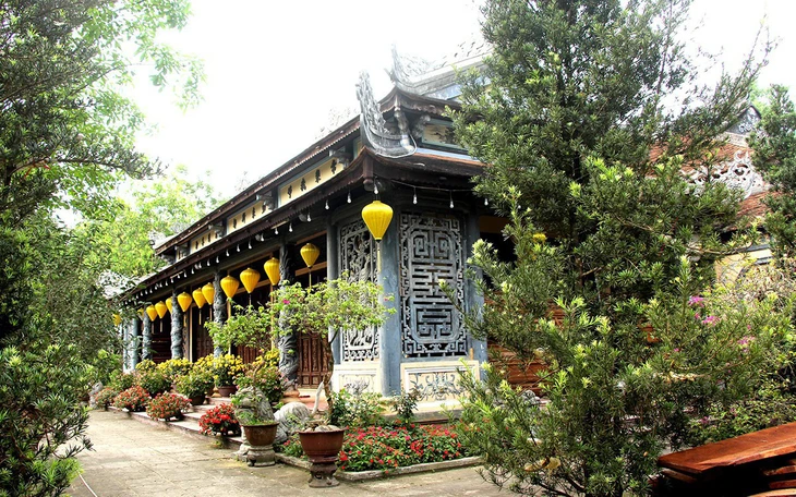 Nhà sư xây chùa to, tượng lớn có lãng phí không? - Ảnh 2.