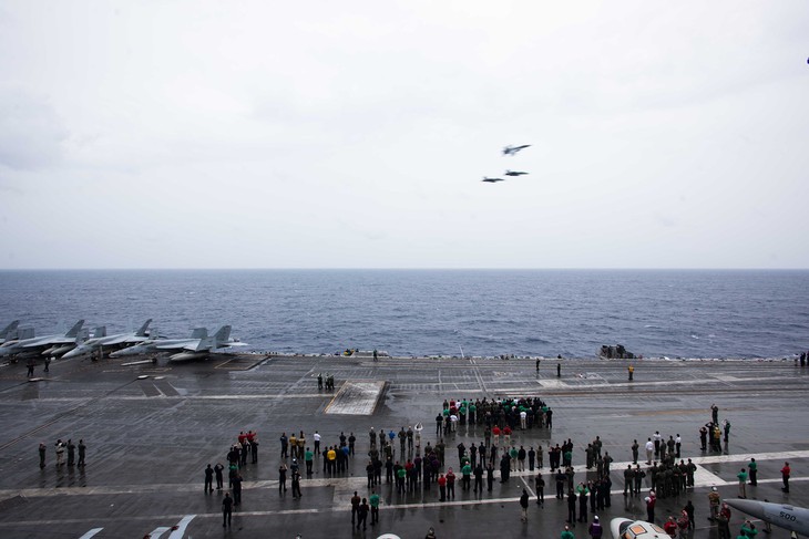 Tàu sân bay Mỹ USS Ronald Reagan đến Philippines sau khi tuần tra Biển Đông - Ảnh 7.