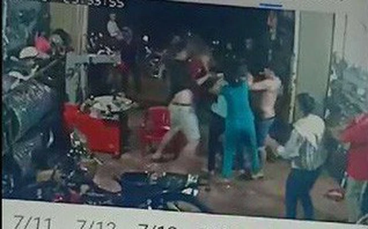 Công an làm rõ vụ người phụ nữ bị hai vợ chồng xông vào nhà đánh trọng thương - Ảnh 2.
