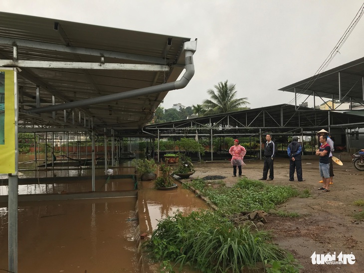 Chiến sĩ đu dây đưa người dân thoát lũ ở Tây Nguyên - Ảnh 4. Chiến sĩ đu dây đưa người dân thoát lũ ở Tây Nguyên - Ảnh 4.