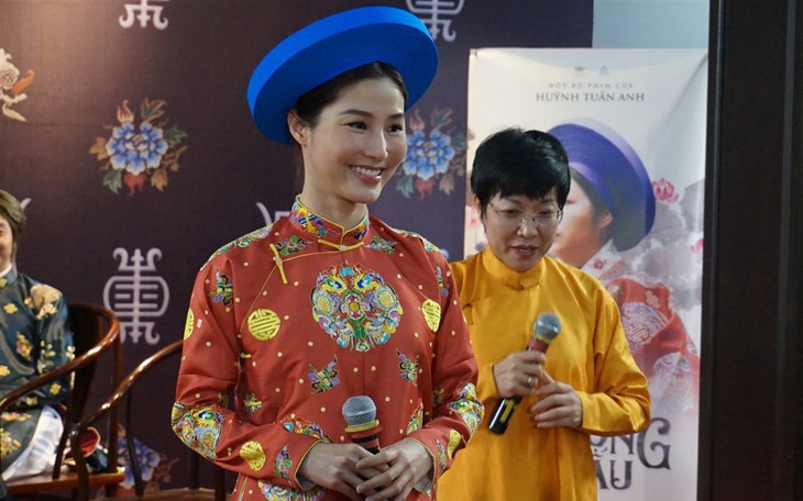 Phượng Khấu sẵn sàng nhận tranh cãi về trang phục xưa trong phim