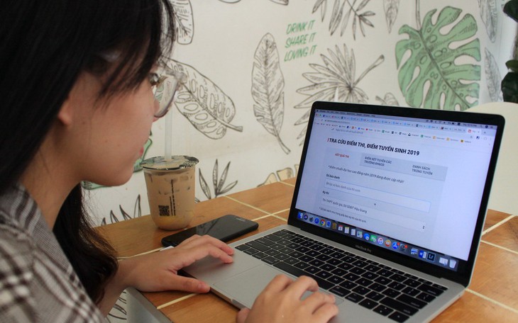 Hàng loạt trường công bố điểm chuẩn đại học, mời xem trên Tuổi Trẻ Online