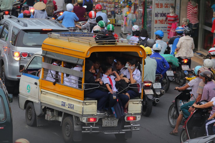 TP.HCM rà soát hoạt động đưa rước học sinh của 123 trường học - Ảnh 1. TP.HCM rà soát hoạt động đưa rước học sinh của 123 trường học - Ảnh 1.