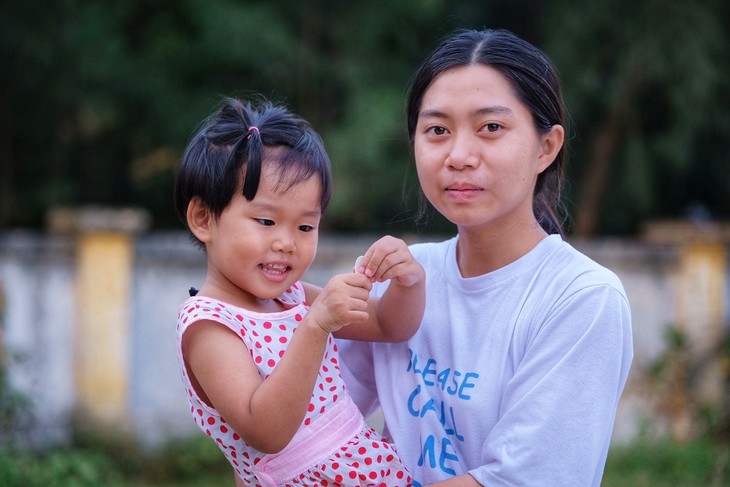 Cô gái hiến tạng mẹ cứu người tự tin bước tới giảng đường - Ảnh 1.