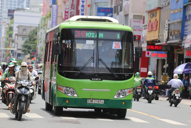 Xe ôm công nghệ phát triển làm khách đi xe buýt giảm mạnh - Ảnh 2.