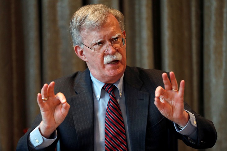 Thị trường dầu thế giới bớt căng thẳng do ông John Bolton rời Nhà Trắng? - Ảnh 1.