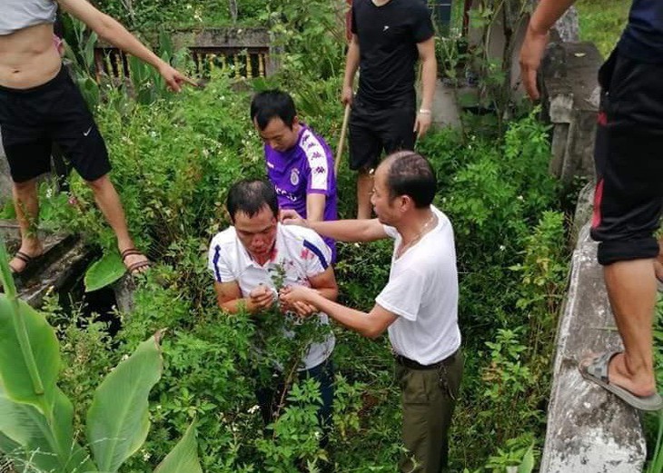 Vừa ra tù tội hiếp dâm, nam thanh niên lại bị vây bắt vì ôm phần nhạy cảm của bé gái - Ảnh 2.