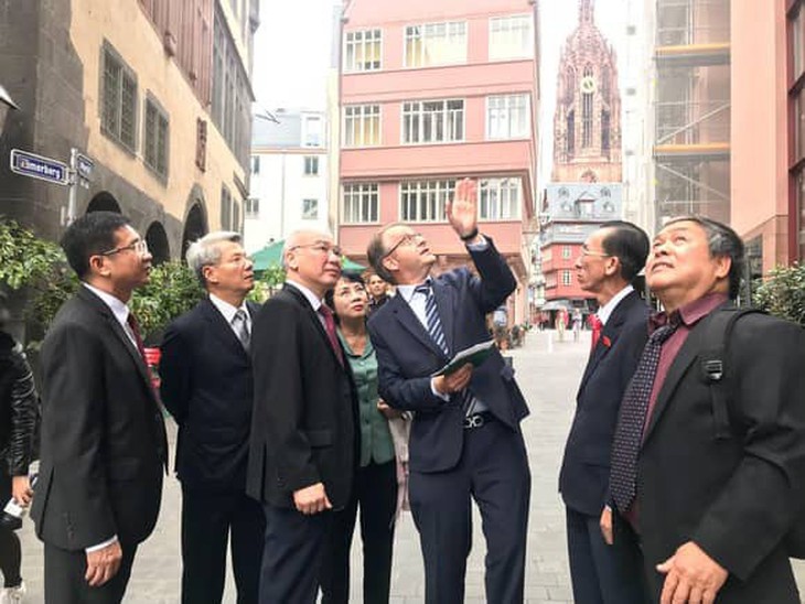Đại biểu Quốc hội TP.HCM thăm và làm việc tại châu Âu - Ảnh 2.