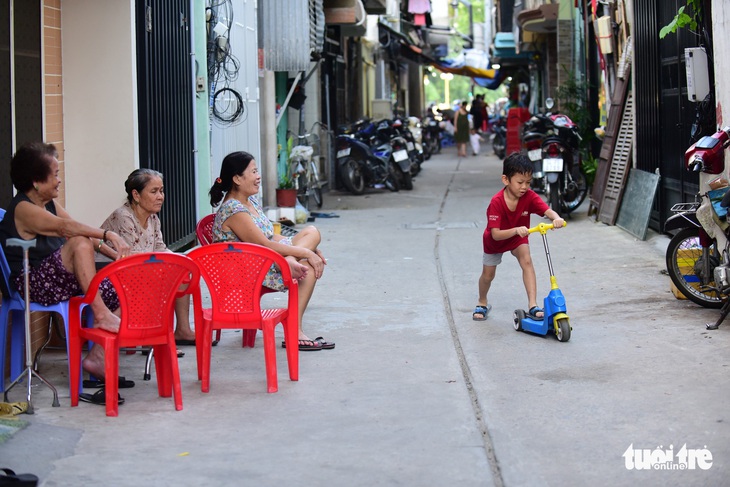 Mở rộng hẻm, nâng cao đời sống người dân về nhiều mặt - Ảnh 1.