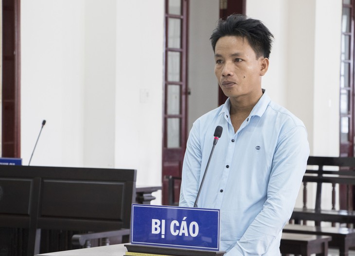 Ôm hôn, sờ mó bé gái 7 tuổi lãnh 1 năm 6 tháng tù - Ảnh 1. Ôm hôn, sờ mó bé gái 7 tuổi lãnh 1 năm 6 tháng tù - Ảnh 1.
