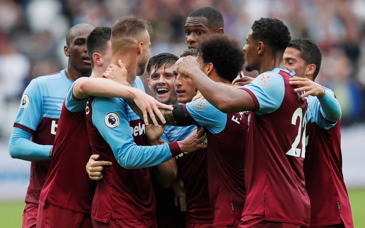 M.U thua trắng trên sân West Ham, HLV Solskjaer ‘ngồi trên lửa’ - Ảnh 1.