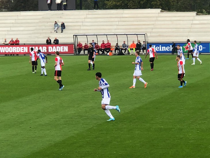 Văn Hậu đá chính với đội trẻ Heerenveen - Ảnh 1.