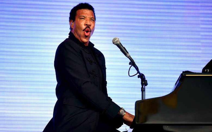 Lionel Richie dẫn đầu danh sách Billboard Artist 100