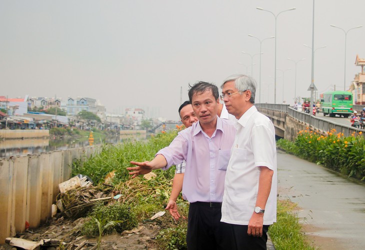 TP.HCM rà soát, kiểm tra các đoạn bờ bao xung yếu - Ảnh 2.