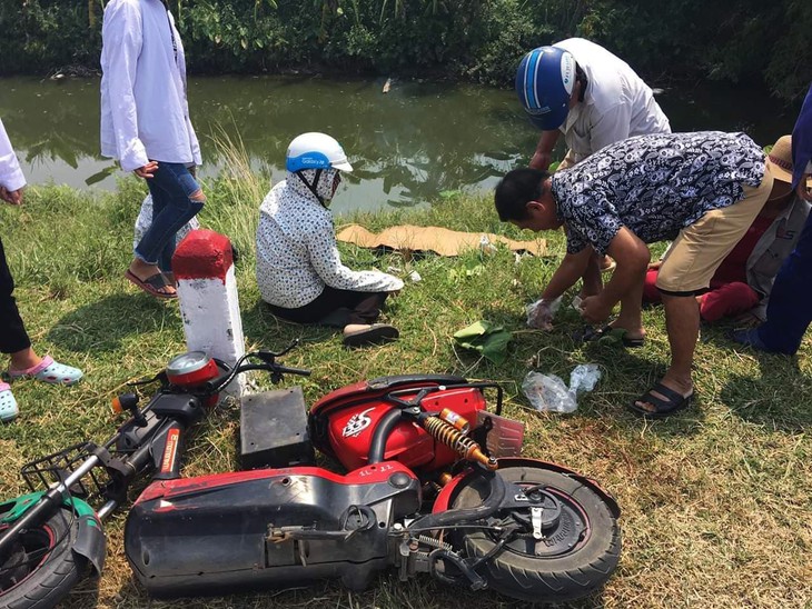 Xe chở cơm tông hàng loạt người đi đường, 2 học sinh thiệt mạng - Ảnh 2.