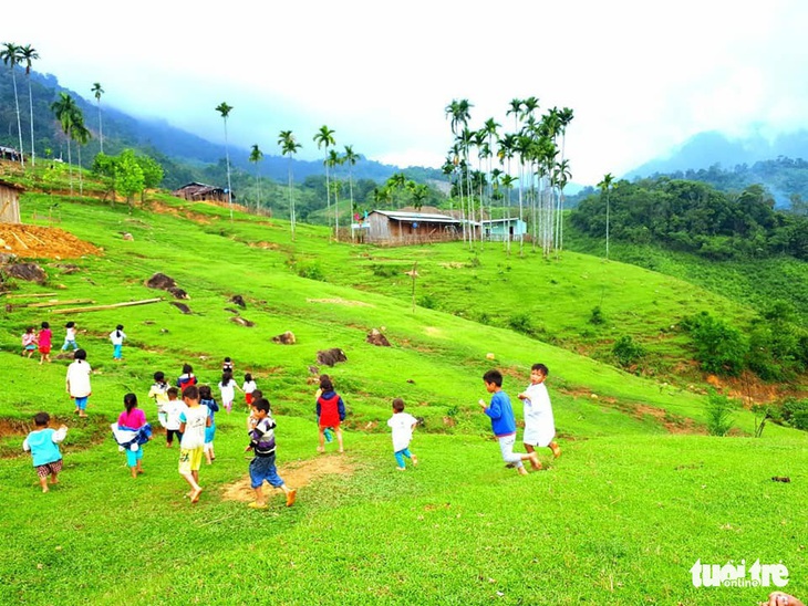 Lễ khai giảng của 34 trò, 2 cô và 1 đại biểu lãnh đạo là trưởng nóc - Ảnh 2.