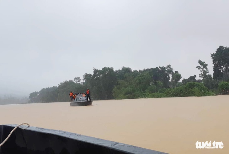 Mưa lũ, 222 trường ở Hà Tĩnh và 135 trường ở Nghệ An phải dừng khai giảng - Ảnh 2.