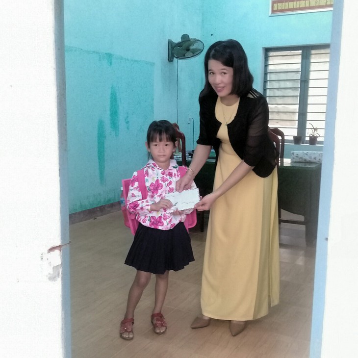 Người phụ nữ 6 năm miệt mài chở con người dưng đến trường - Ảnh 6. Người phụ nữ 6 năm miệt mài chở con người dưng đến trường - Ảnh 6.