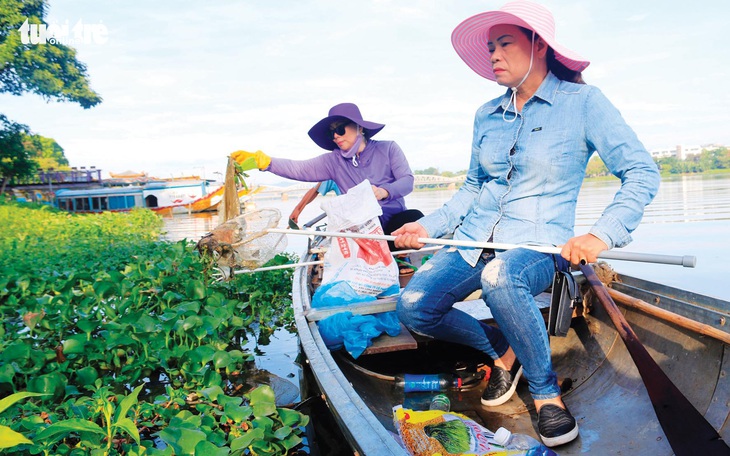 Những cô nàng mê dòng Hương - Ảnh 1. Những cô nàng mê dòng Hương - Ảnh 1.