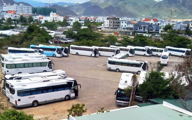 Bãi xe khách du lịch mở tràn lan tại Nha Trang - Ảnh 1. Bãi xe khách du lịch mở tràn lan tại Nha Trang - Ảnh 1.