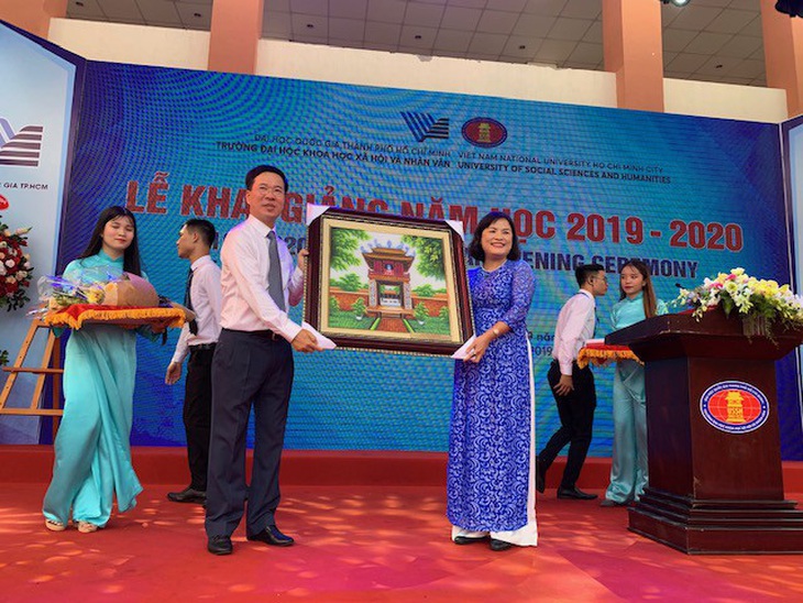 Nhà trường phải đào tạo ra những người có hoài bão, trách nhiệm - Ảnh 1. Nhà trường phải đào tạo ra những người có hoài bão, trách nhiệm - Ảnh 1.