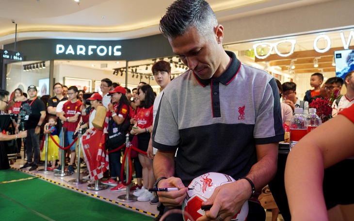 Luis Garcia: Liverpool sẽ vô địch và bất bại tại Premier League