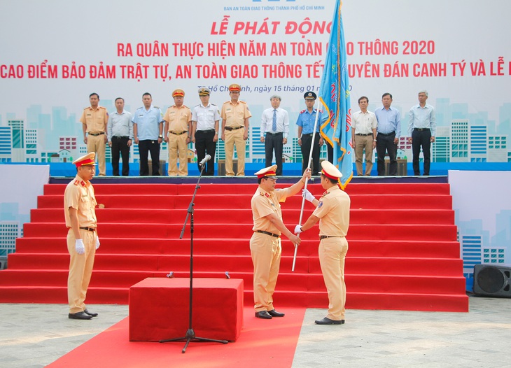 TP.HCM ra quân thực hiện năm An toàn giao thông 2020 - Ảnh 2.