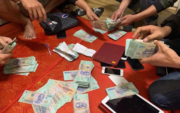 'Ông trùm' điều hành mạng cá độ 4.000 tỉ từ Lào, rửa tiền bằng hụi và tiền ảo - Ảnh 4.