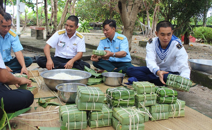 Anh lái tàu tiễn em ra biển quê hương - Ảnh 4.